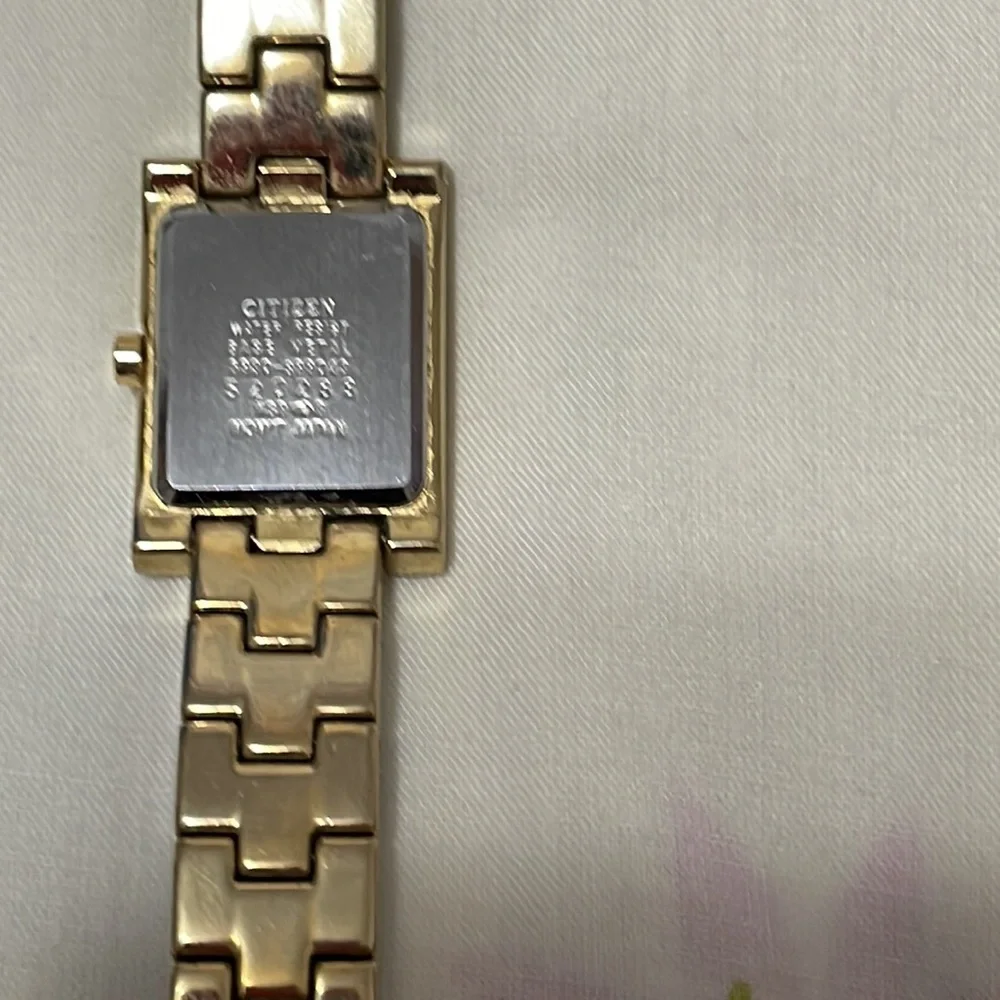 Citizen - Picture 3 of 4